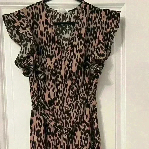 MEDIUM LEOPARD CHEETAH DRESS WITH FLUTTER SLEEVES - Picture 10 of 13